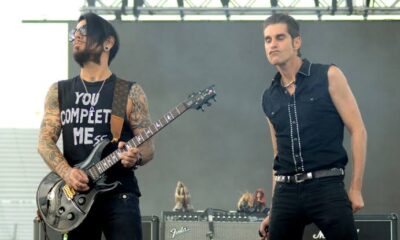 Jane’s Addiction concert in Boston turns chaotic as Perry Farrell and Dave Navarro get into physical altercation onstage... Read more