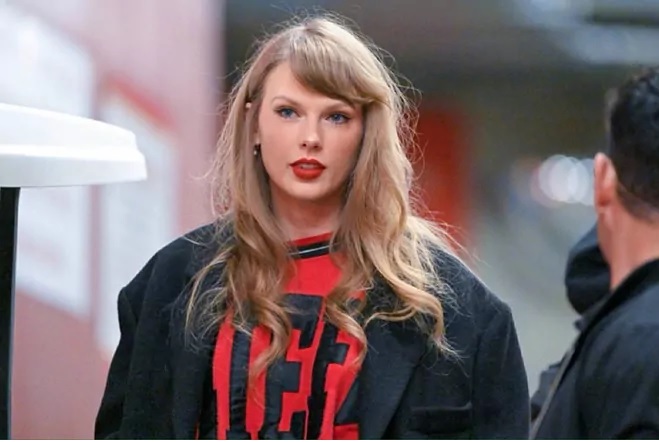 Taylor Swift arrives solo at Arrowhead for Bills vs Chiefs